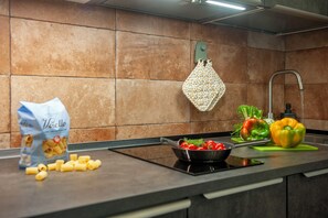 Appartement (1 Bedroom) | Cuisine privée | Micro-ondes, plaque de cuisson, lave-vaisselle, machine à expresso