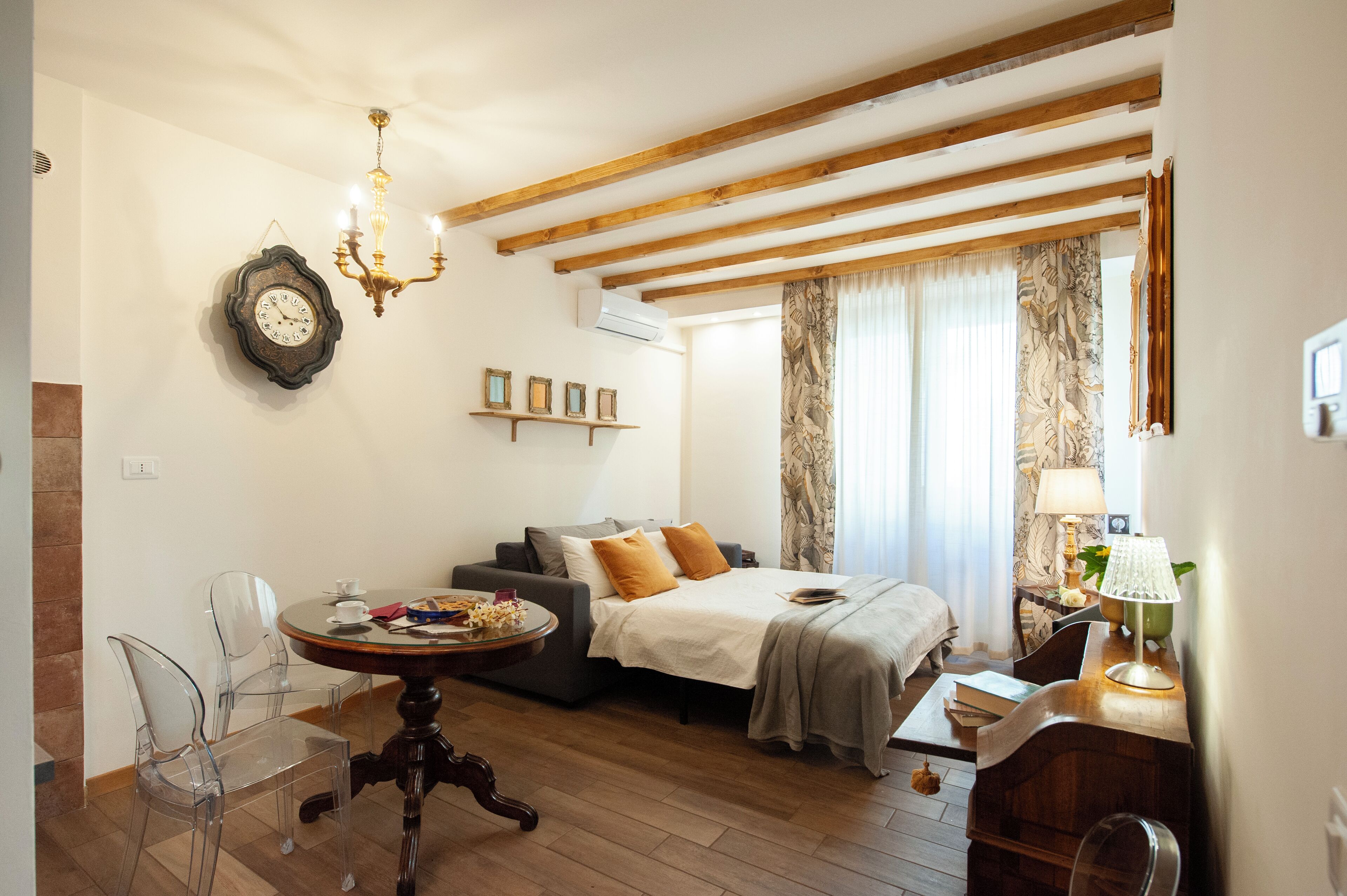 公寓 (1 Bedroom) | 客廳 | 32 吋電視連有線電視頻道