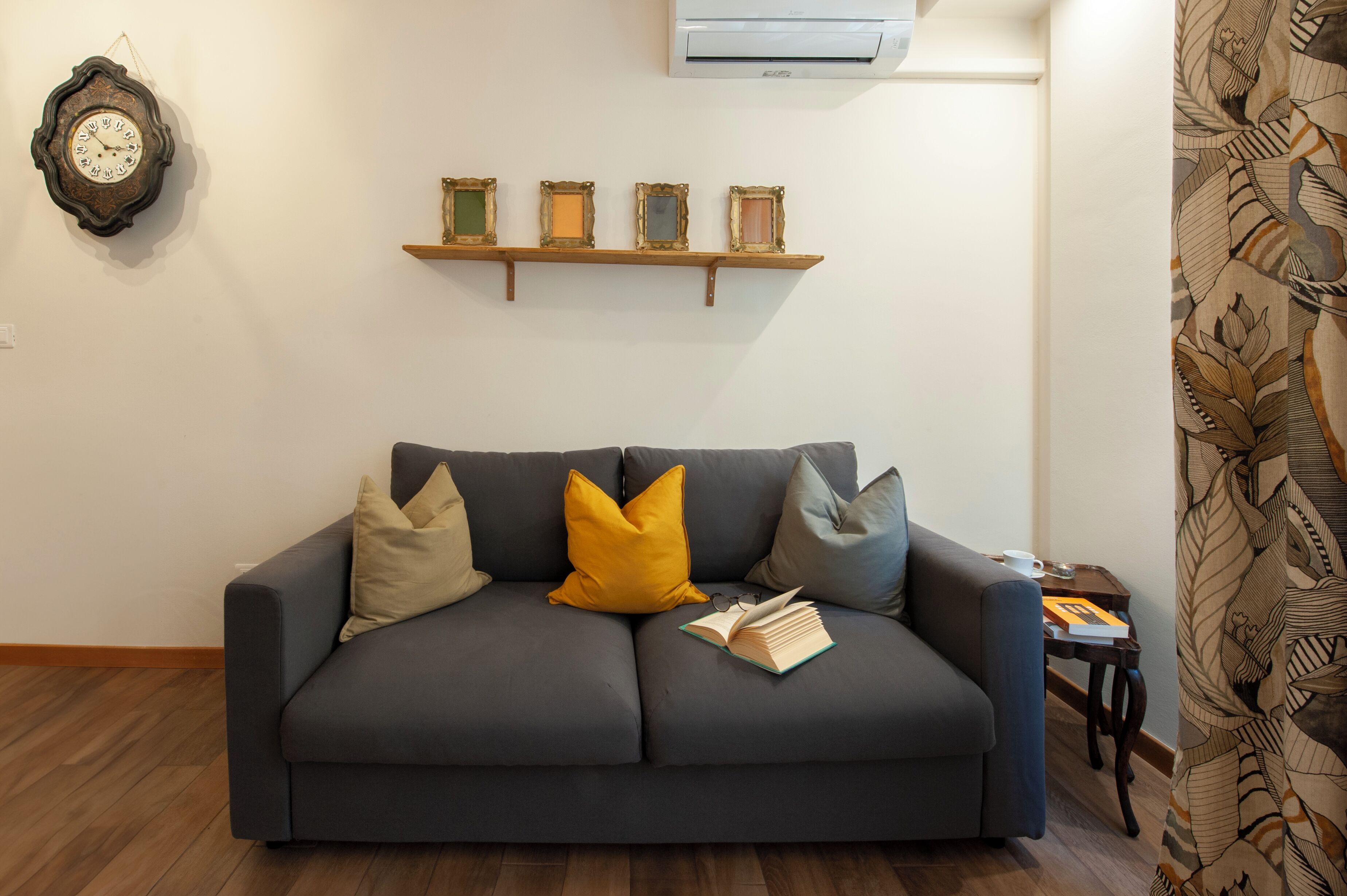 公寓 (1 Bedroom) | 客廳 | 32 吋電視連有線電視頻道