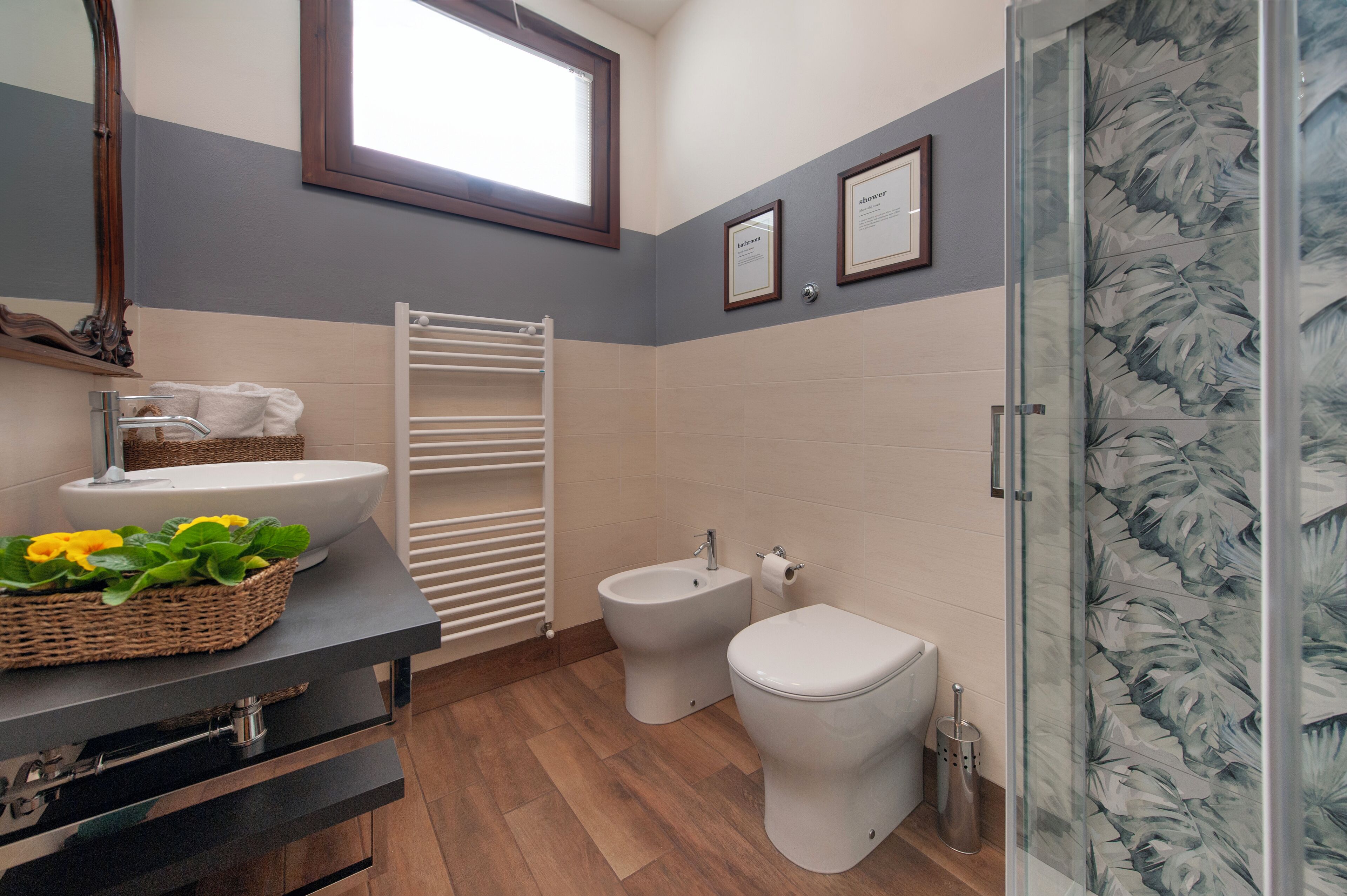 Apartamento (1 Bedroom) | Baño | Ducha, bidé y toallas