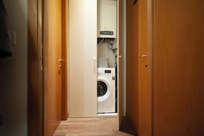 Apartment (1 Bedroom) | Laundry - Casa Sorelle Flo - Flo Apartments (Florence)