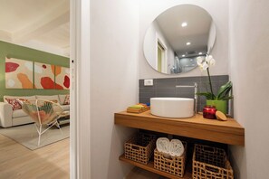 Apartment (2 Bedrooms) | Bathroom | Shower, bidet, towels - The Florentine Apartment - Flo Apartments (Florence)