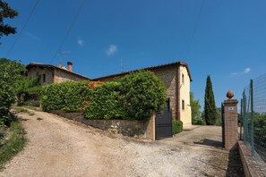 Front of property - La Casa di Madina - Flo Apartments (Montespertoli)