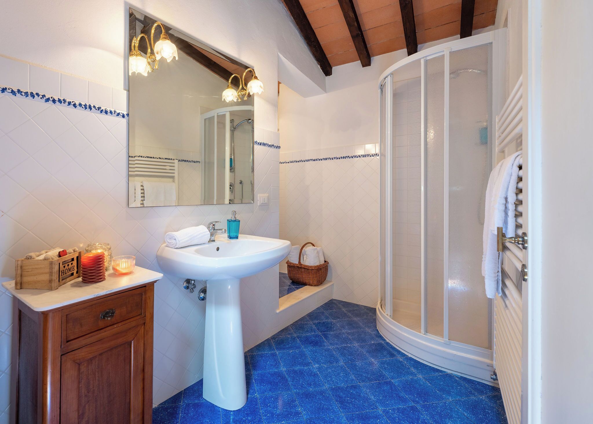Apartment (3 Bedrooms) | Bathroom | Shower, bidet, towels