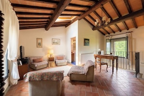 Apartment (3 Bedrooms) | Living area - La Casa di Madina - Flo Apartments (Montespertoli)
