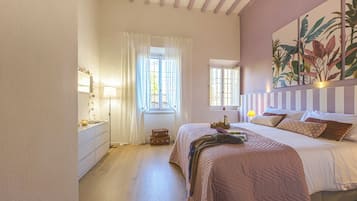 Apartment (1 Bedroom) | 1 bedroom, iron/ironing board, bed sheets