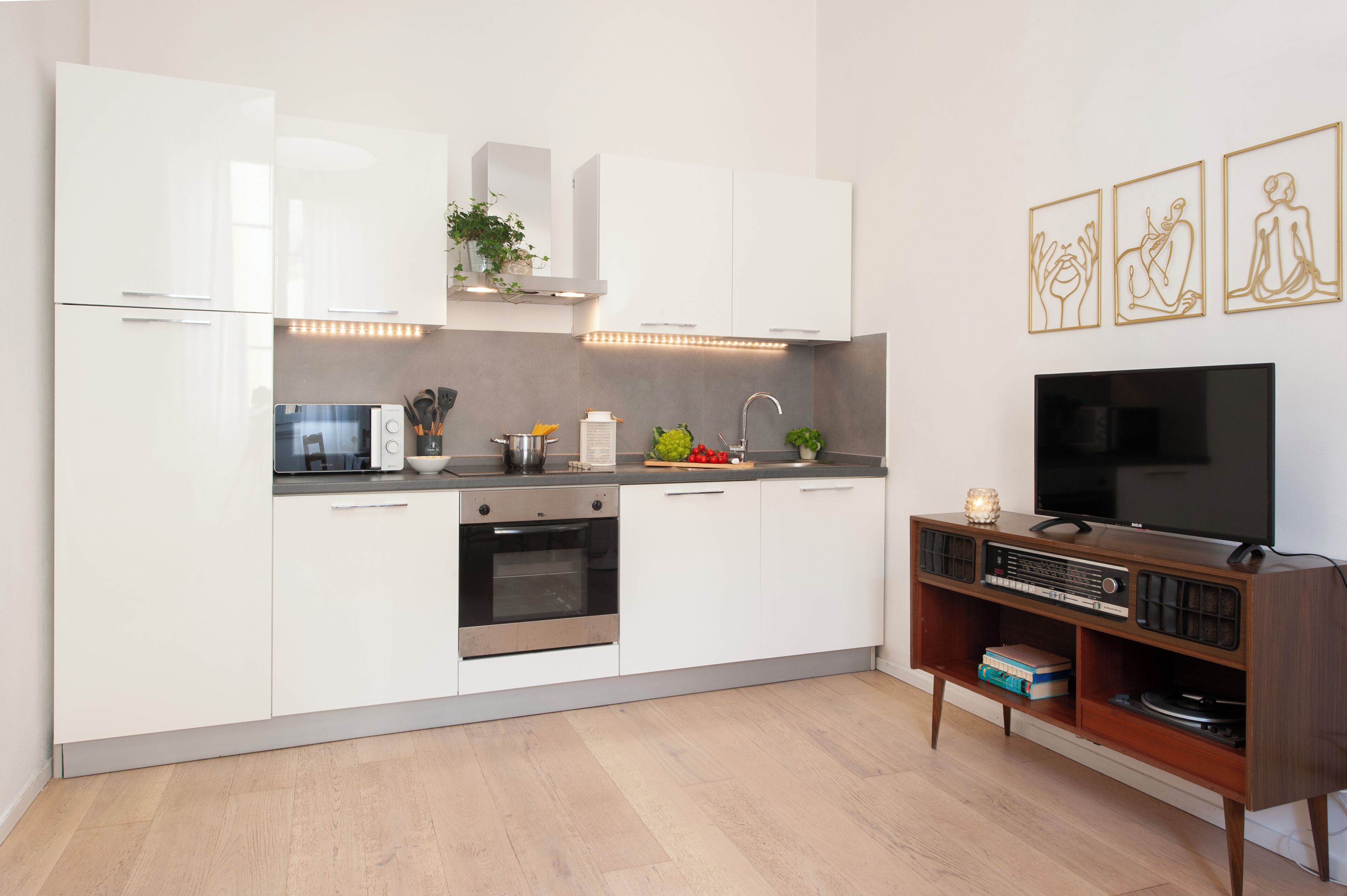 Apartment (1 Bedroom) | Private kitchen | Microwave, oven, stovetop, dishwasher