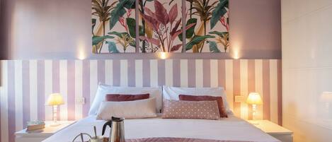 Apartment (1 Bedroom) | 1 bedroom, iron/ironing board, bed sheets