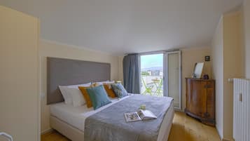 Apartment (1 Bedroom) | 1 bedroom, laptop workspace, iron/ironing board, bed sheets