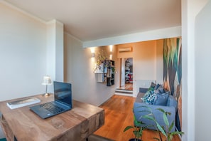 Apartment (1 Bedroom) | Living area | 32-inch TV with cable channels - Il Magnifico - Flo Apartments (Florence)