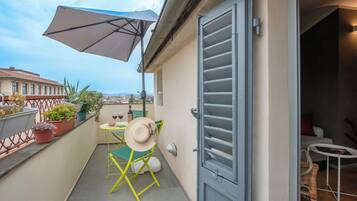 Apartment (1 Bedroom) | Balkon