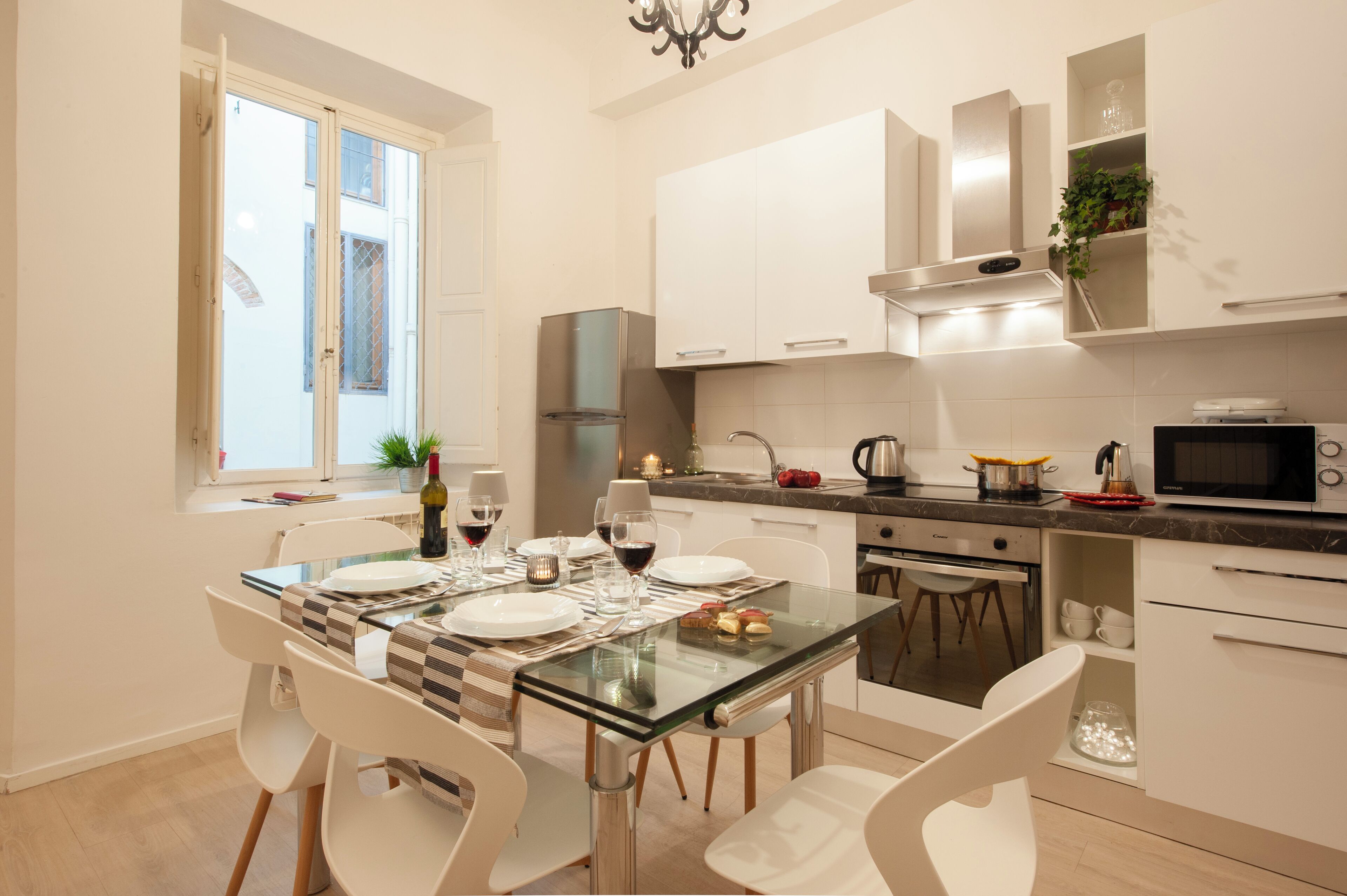 Departamento (3 Bedrooms) | Cocineta privada | Cafetera de espresso, microondas, horno y tetera eléctrica 