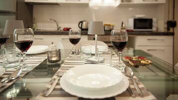 Departamento (3 Bedrooms) | Cocineta privada | Microondas, horno, cafetera de espresso y tetera eléctrica