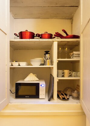 Apartment (2 Bedrooms) | Private kitchen | Microwave, oven, espresso maker, electric kettle - Signoria - Flo Apartments (Florence)