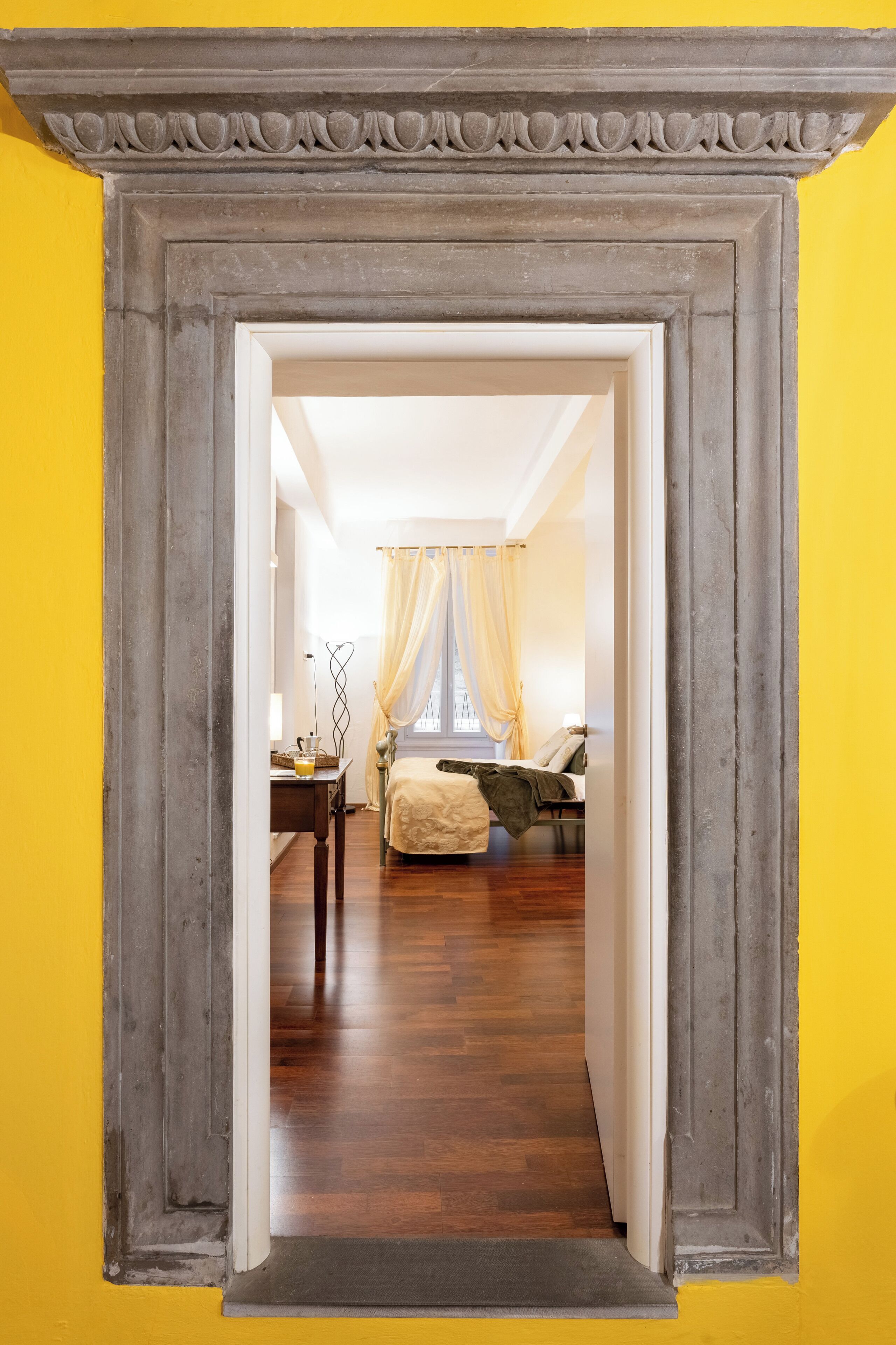 Apartamento (2 Bedrooms) | Zona de estar | Televisión de 32 pulgadas con canales por cable