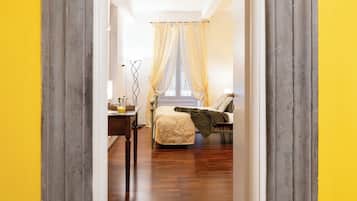 Apartamento (2 Bedrooms) | Zona de estar | Televisión de 32 pulgadas con canales por cable