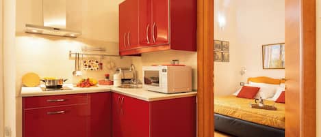 Apartment (1 Bedroom) | Private kitchenette