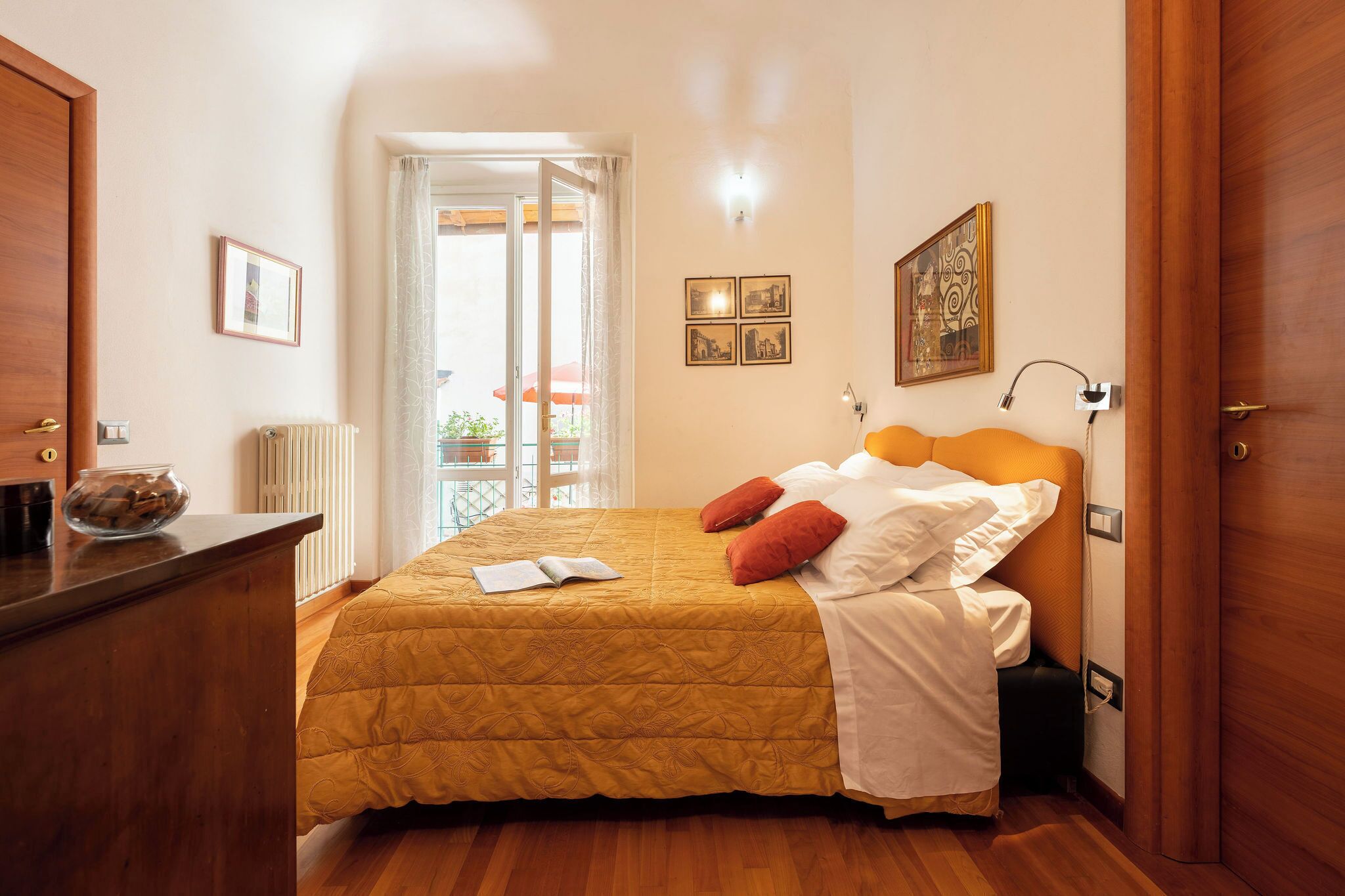 Apartment (1 Bedroom) | 1 bedroom, iron/ironing board, bed sheets