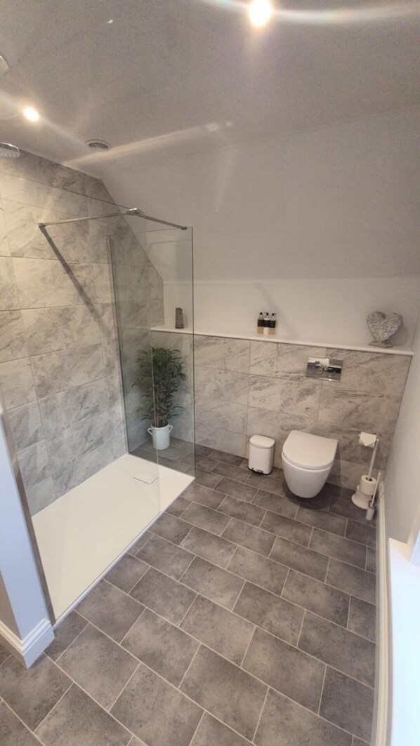 Shower, hair dryer, towels, soap - Welcome to Your Highland Escape in Corpach (Fort William)