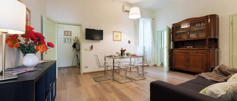 Apartment (2 Bedrooms) | Living area