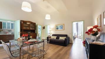 Apartment (2 Bedrooms) | Wohnbereich