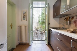 Apartment (2 Bedrooms) | Private kitchen | Oven, espresso maker, electric kettle - Campuccio - Flo Apartments (Florence)