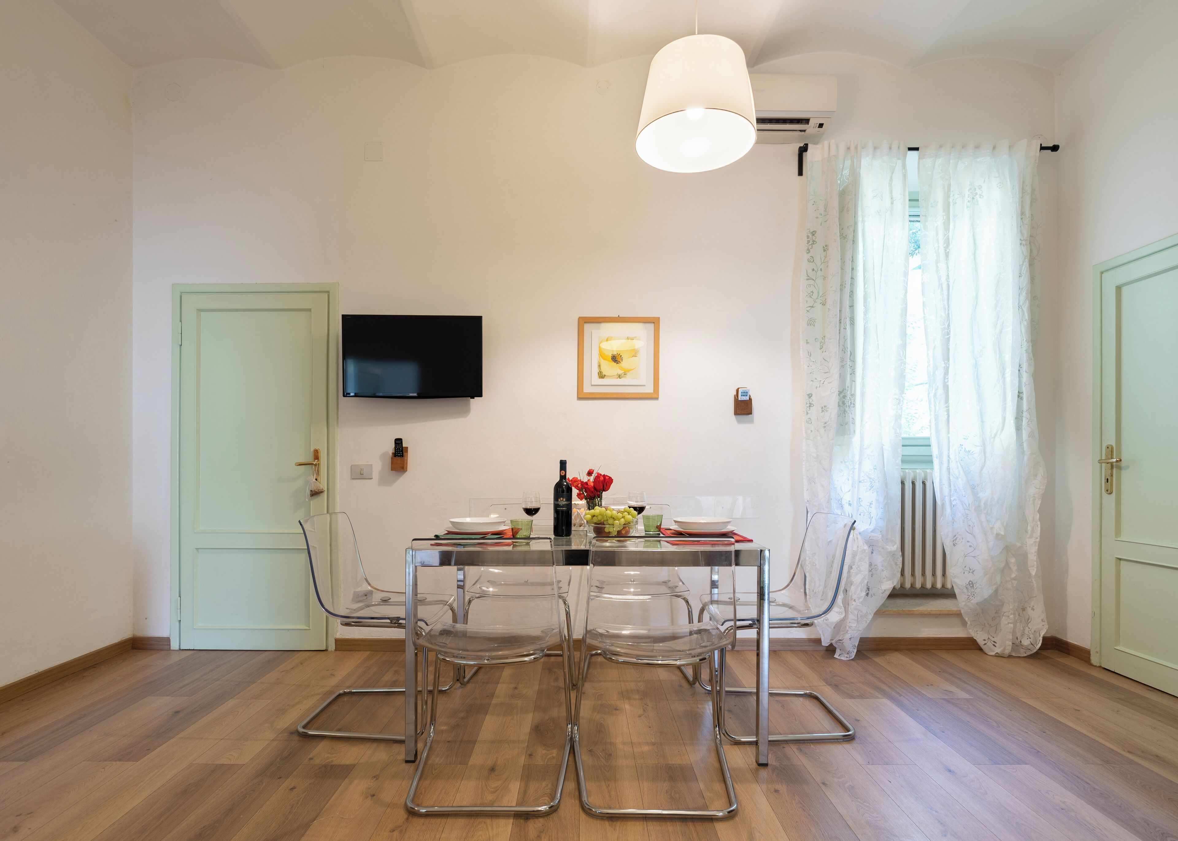 Appartamento (2 Bedrooms) | Area soggiorno | TV 32 pollici con canali via cavo