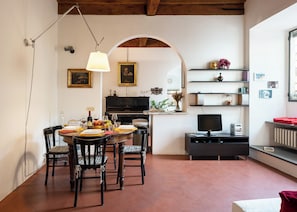 Apartment (2 Bedrooms) | Living area | 32-inch TV with cable channels - Bombarde - Flo Apartments (Florence)