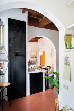 Apartment (2 Bedrooms) | Living area | 32-inch TV with cable channels - Bombarde - Flo Apartments (Florence)