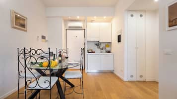 Apartment (1 Bedroom) | Wohnbereich