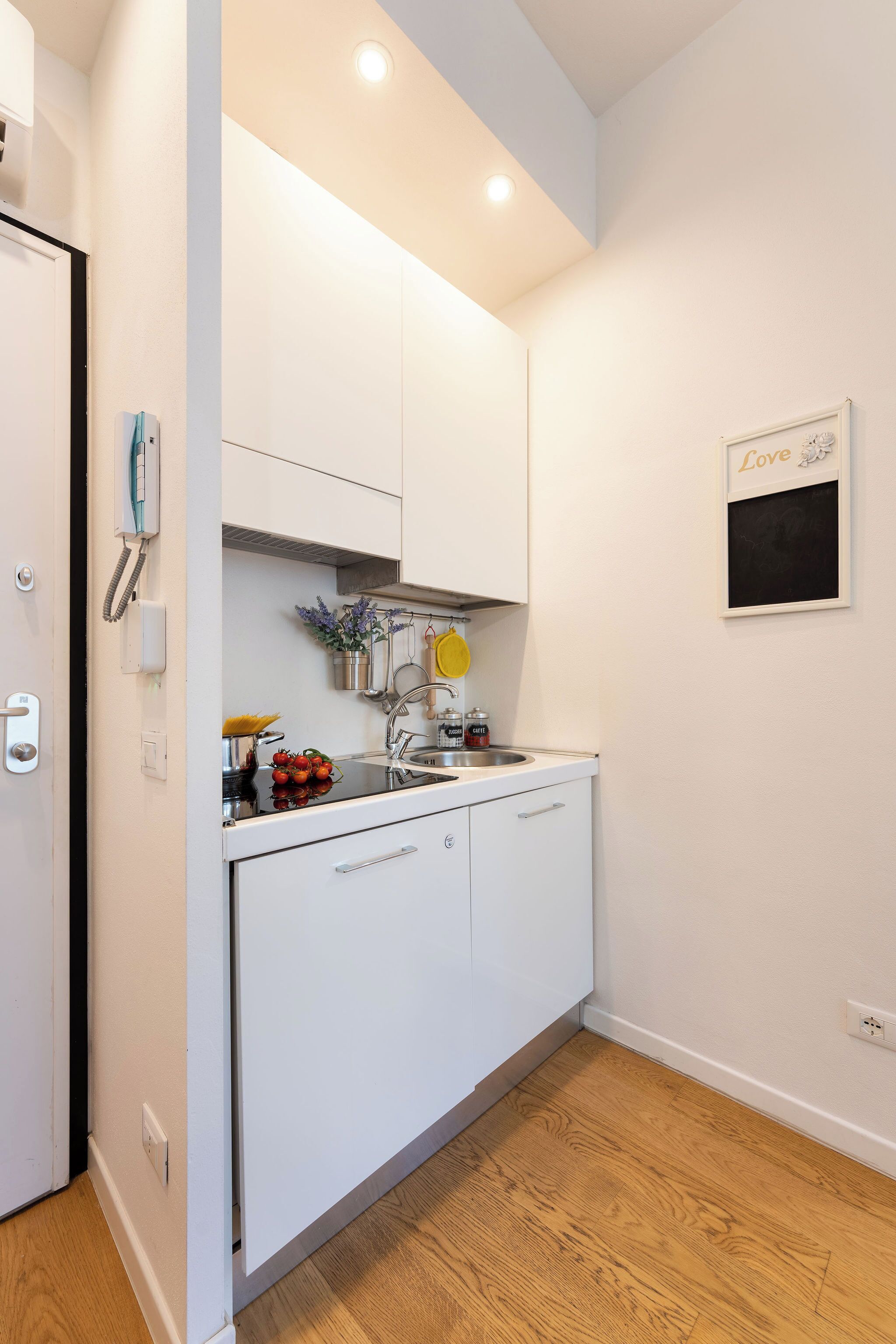 อพาร์ทเมนท์ (1 Bedroom) | ครัวขนาดเล็กส่วนตัว | ไมโครเวฟ, เตาอบ, เครื่องชงกาแฟเอสเปรสโซ, กาต้มน้ำไฟฟ้า