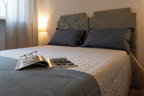 3 habitaciones, tabla de planchar con plancha y ropa de cama 