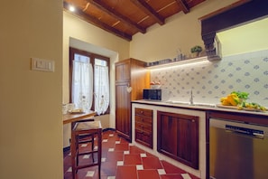 Huoneisto (2 Bedrooms) | Yksityinen keittonurkkaus | Mikroaaltouuni, uuni, espressokone, vedenkeitin