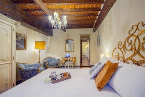 公寓 (2 Bedrooms) | 2 間睡房、熨斗/熨衫板、床單