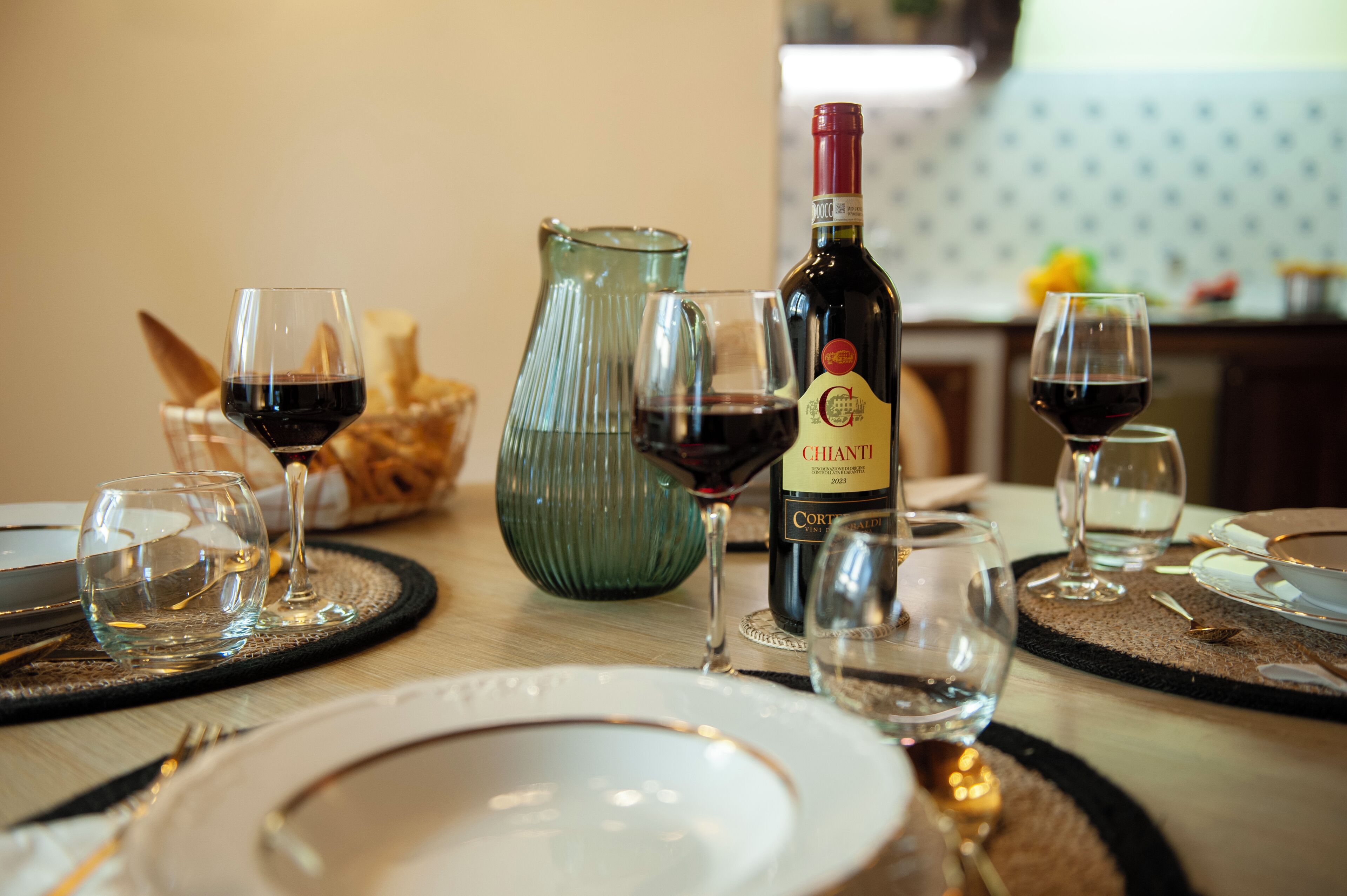 Apartment (2 Bedrooms) | Ruang tamu | 32 inci sebuah televisyen pintar dengan kabel 