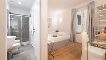 Apartment (3 Bedrooms) | 3 bedrooms, iron/ironing board, bed sheets