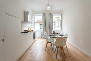 Appartement (3 Bedrooms) | Coin cuisine privé