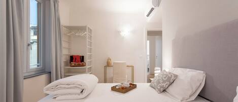 Appartement (3 Bedrooms) | 3 chambres, fer et planche Ă repasser, literie fournie