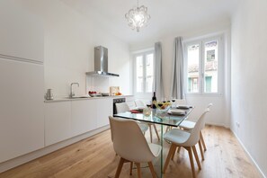 Apartment (3 Bedrooms) | Private kitchenette | Microwave, oven, espresso maker, electric kettle - Accademia - Flo Apartments (Florence)