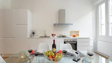 Apartment (3 Bedrooms) | Eigene Kochnische | Mikrowelle, Ofen, Espressomaschine, Wasserkocher