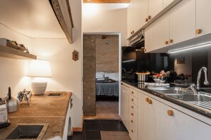 Departamento (2 Bedrooms) | Cocina privada | Microondas, horno, cafetera de espresso y tetera eléctrica 