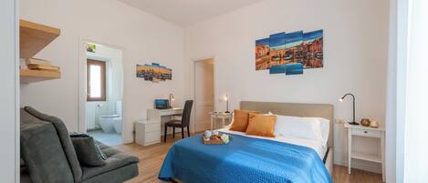 Apartment (3 Bedrooms) | 3 Schlafzimmer, laptopgeeigneter Arbeitsplatz, Bügeleisen/Bügelbrett