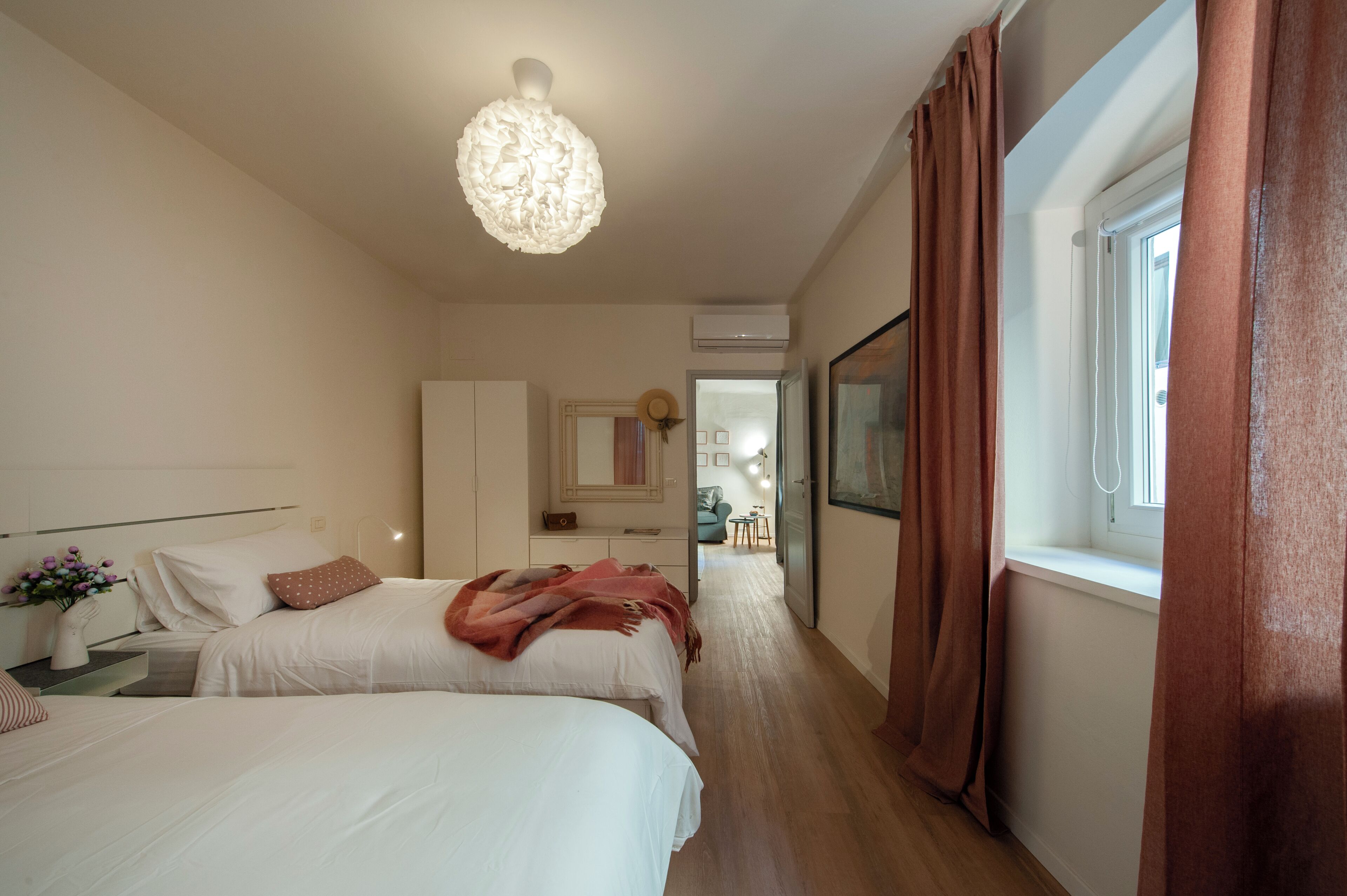 3 habitaciones y espacio para trabajar con laptop 