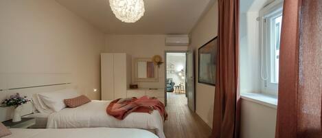 3 habitaciones y espacio para trabajar con laptop