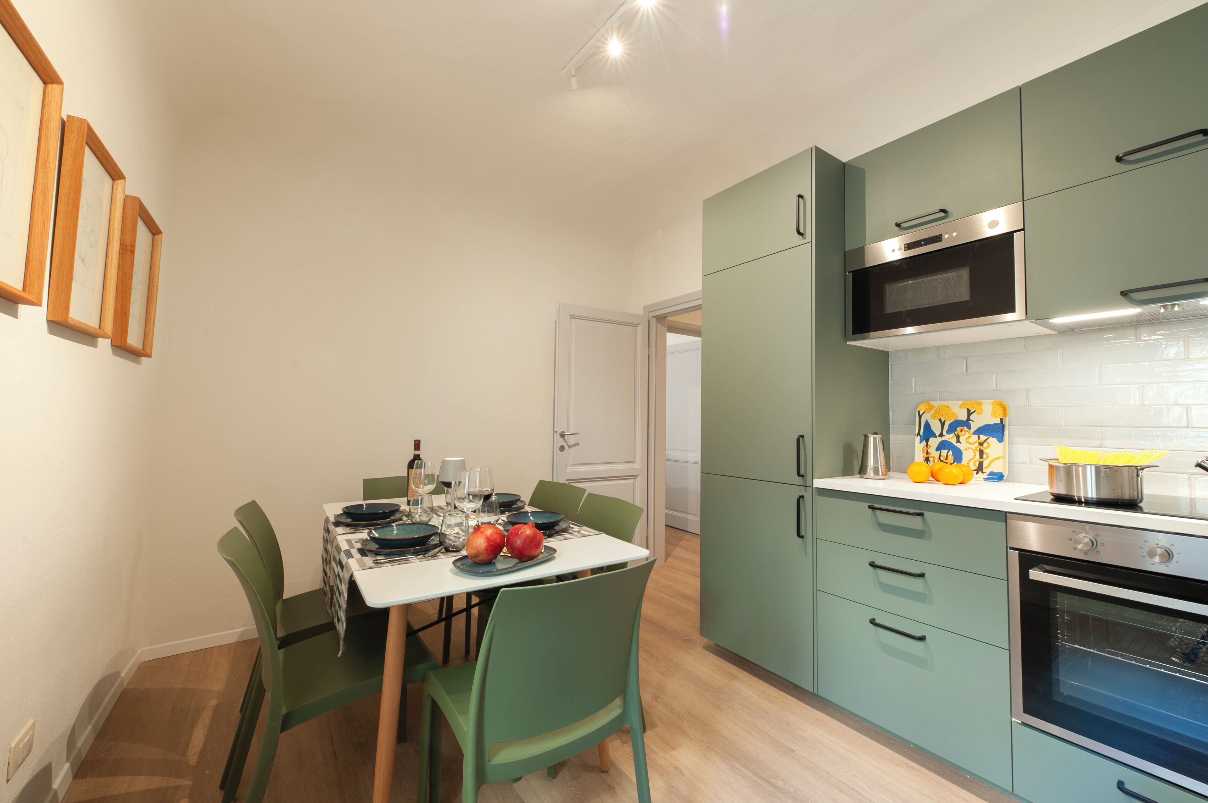 Leilighet (3 Bedrooms) | Eget kjøkken | Mikrobølgeovn, ovn, espressomaskin og vannkoker