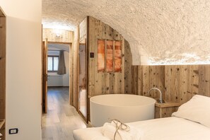 Bügeleisen/Bügelbrett, kostenloses WLAN, Bettwäsche