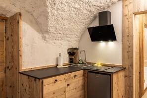 Kühlschrank, Mikrowelle, Ofen, Geschirrspüler