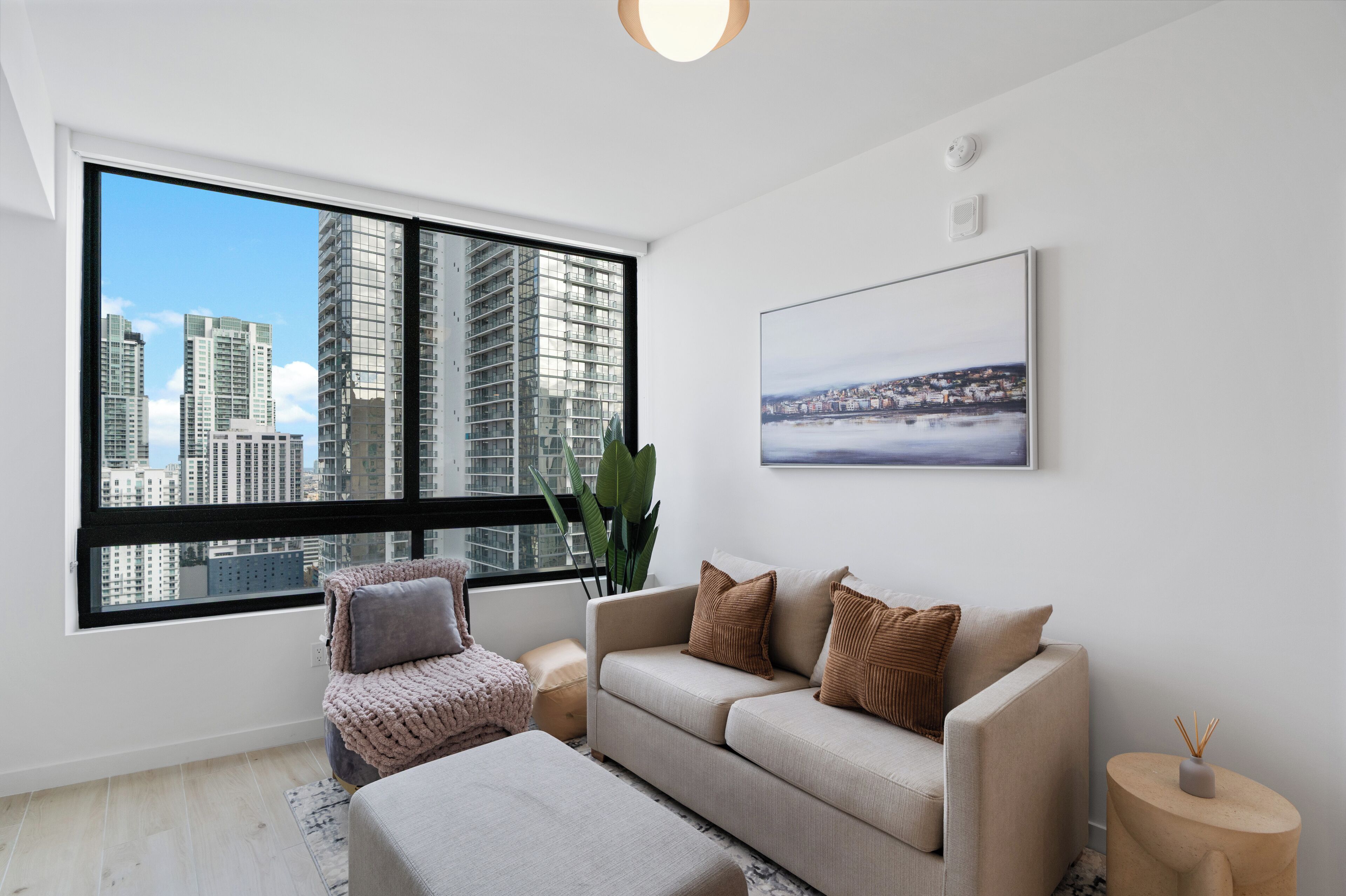 City Apartment, City View | Living area | Smart TV
