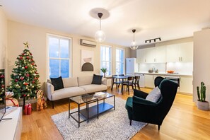TV - Spacious Duplex Haven | Bosphorus View & Elevator (Istanbul)