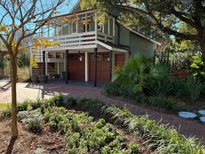 Exterior - The Carriage house at The Timekeeper Stay & Gardens (Pensacola)